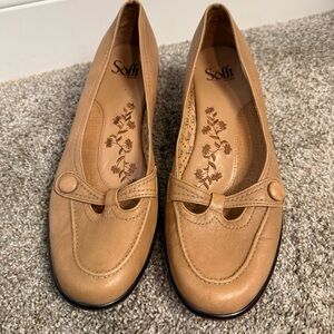 Sofft Tan Leather Flats with Classic Loafer Design
